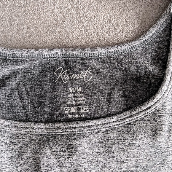 Tank Top 🤍 - Picture 2 of 8